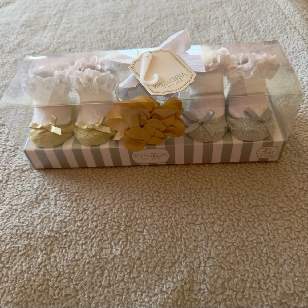 Kyle & Deena Infant 3-Piece Sock Set w/ Floral Headband NWT